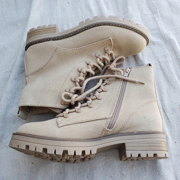 Women’s Canvas Combat Boots Size 8.5 Beige Lace-Up Side Zip Block Heel Casual - Picture 2 of 6